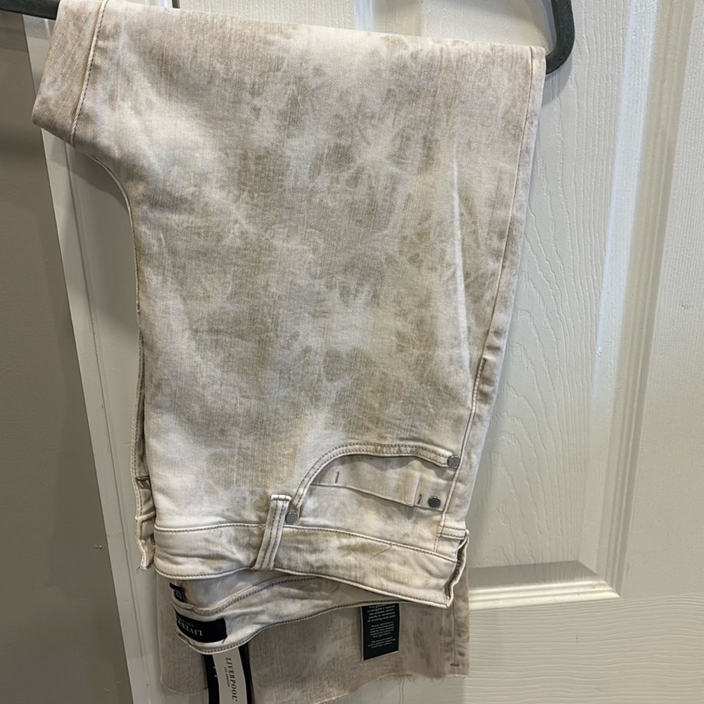 Liverpool Hannah Crop Flare Jeans Biscuiy Tan Tie Dye Size 16/33 NWT $109 - Picture 3 of 8